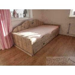 bed met lade