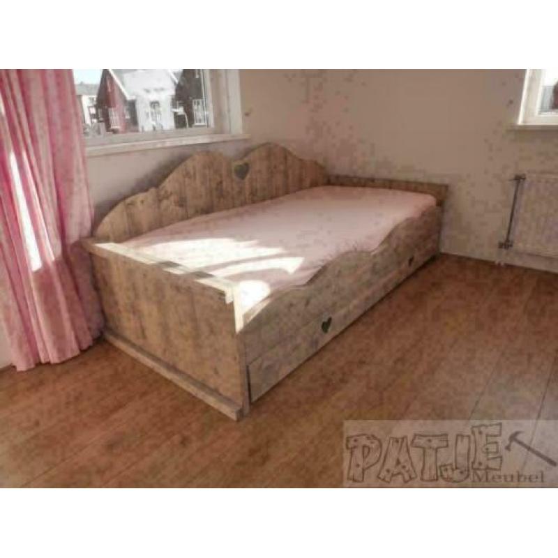 bed met lade