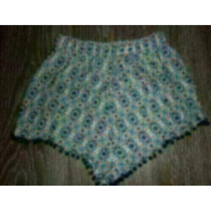 Short mt 34 dunne stof,met bolletjesrand,blauw/wit/oranje