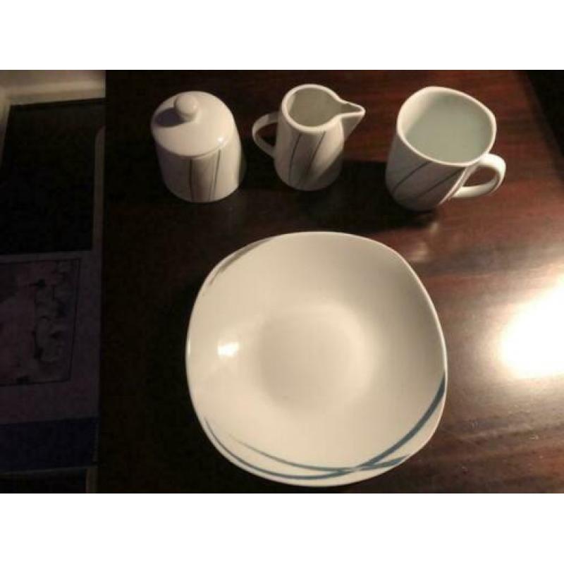 Nieuw 62-delig (6 pers.) combi servies, nog nooit gebruikt!