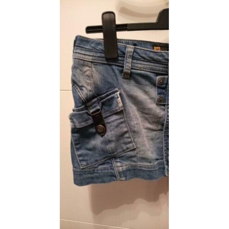 Heel mooi kort blauw spijkerrokje van Capsize ... Maat S.
