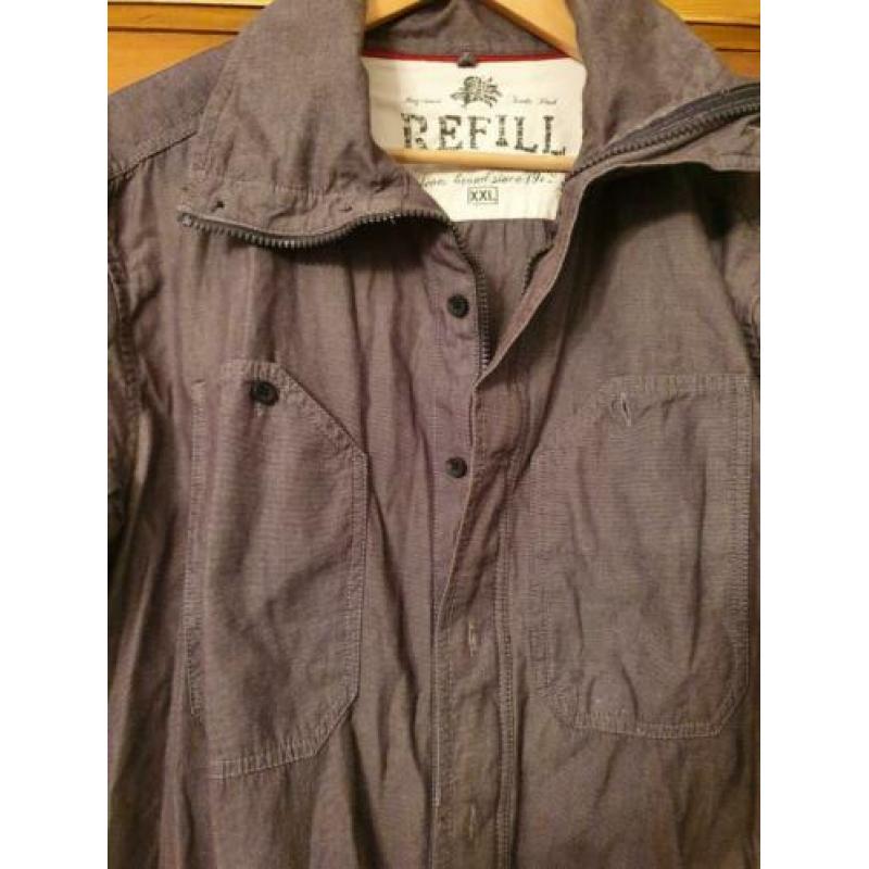 Mooie grijze blouse met rits en knopen van Refill, maat XXL