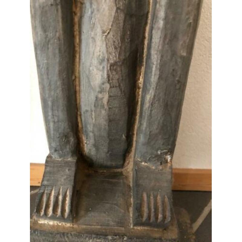 groot houten beeld