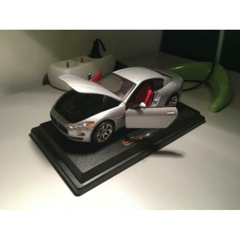 Bburago Maserati GranTurismo 1:24 grijs/metallic