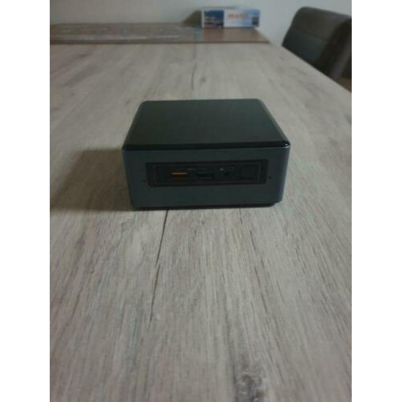 Intel NUC6CAYS - 8GB 1600mhz - Windows 10 - SSD