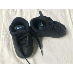 Stoere Nike schoentjes als nieuw maat 17