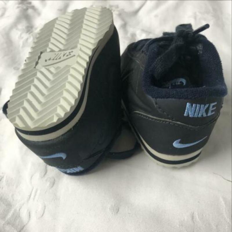Stoere Nike schoentjes als nieuw maat 17
