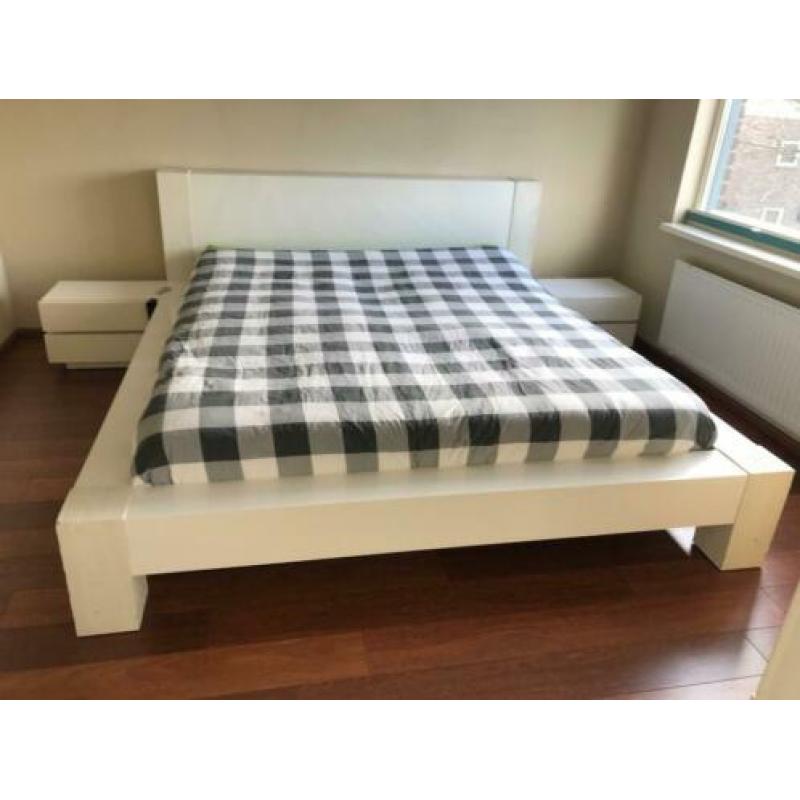 prachtig 2 persoons bed met elektrische lattenbodems