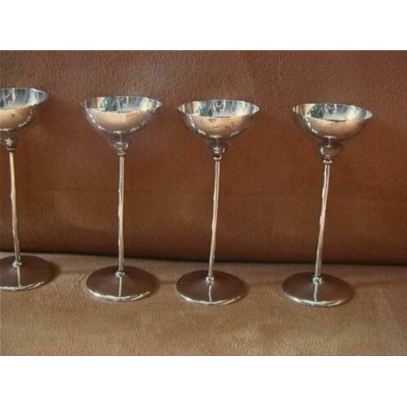 Zes zilveren coupes, op hoge voet, Art Deco zilver