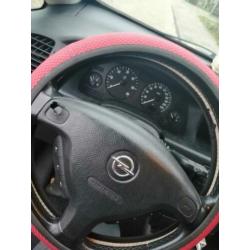 Opel Zafira 2.0 DTI 2005 Rood
