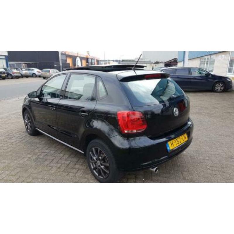 Volkswagen Polo 1.4 16V FSI 86pk style 2011 Zwart pano/airco