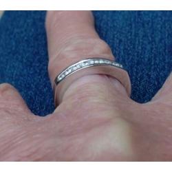 Schitterende 18krt gouden rij ring met diamant
