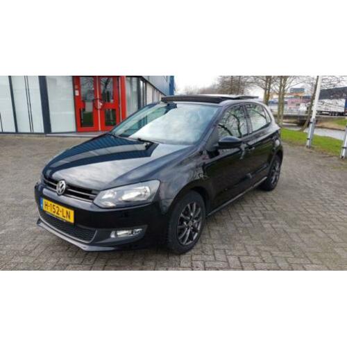 Volkswagen Polo 1.4 16V FSI 86pk style 2011 Zwart pano/airco