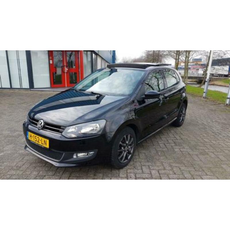 Volkswagen Polo 1.4 16V FSI 86pk style 2011 Zwart pano/airco