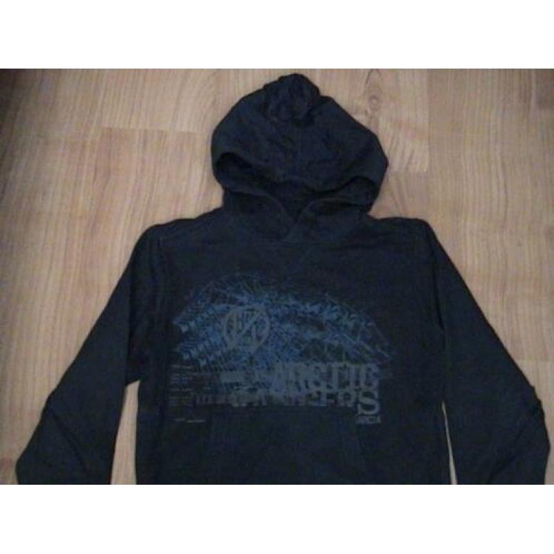 Garcia stoere zwarte sweater met grijs / blauwe opdruk + mut