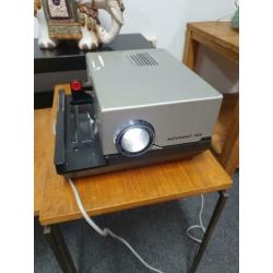 Uitverkoop!! Novamat 502 diaprojector voor €10,-!