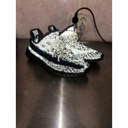 Adidas yeezy 42 zwart (us8,5 )