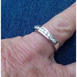 Schitterende 18krt gouden rij ring met diamant