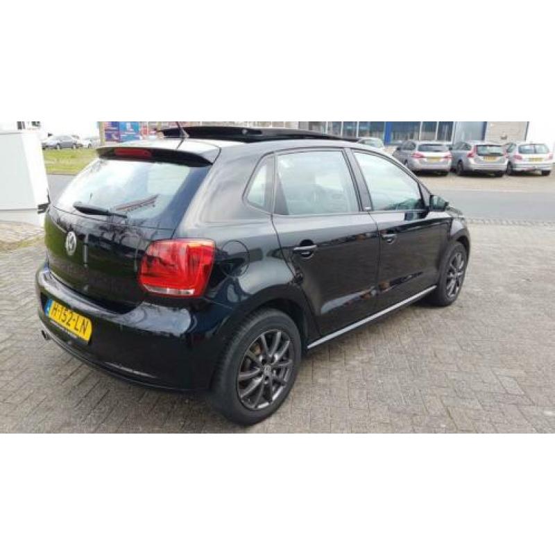 Volkswagen Polo 1.4 16V FSI 86pk style 2011 Zwart pano/airco