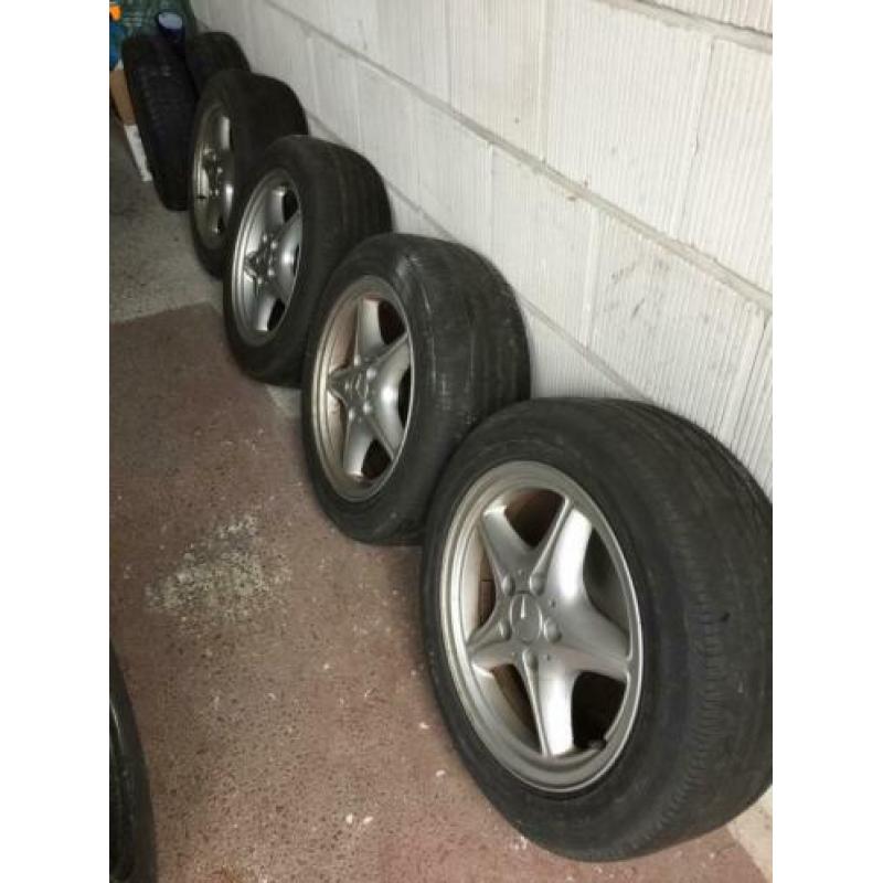 Mercedes velgen 4 met banden.Meerdere types Mercedes