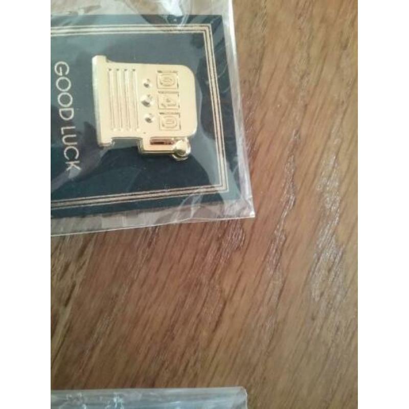 Holland Casino// pin //, fiche.// koelkast magneet // nieuw