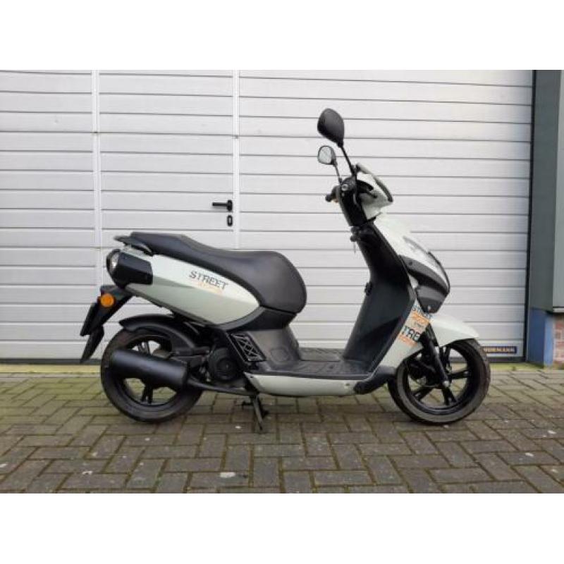 Stoere Peugeot kisbee snor STREET Bomvol! 1e eigenaar!!