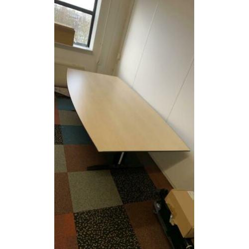 Prachtig bureau 240 x 120 in hoogte verstelbaar