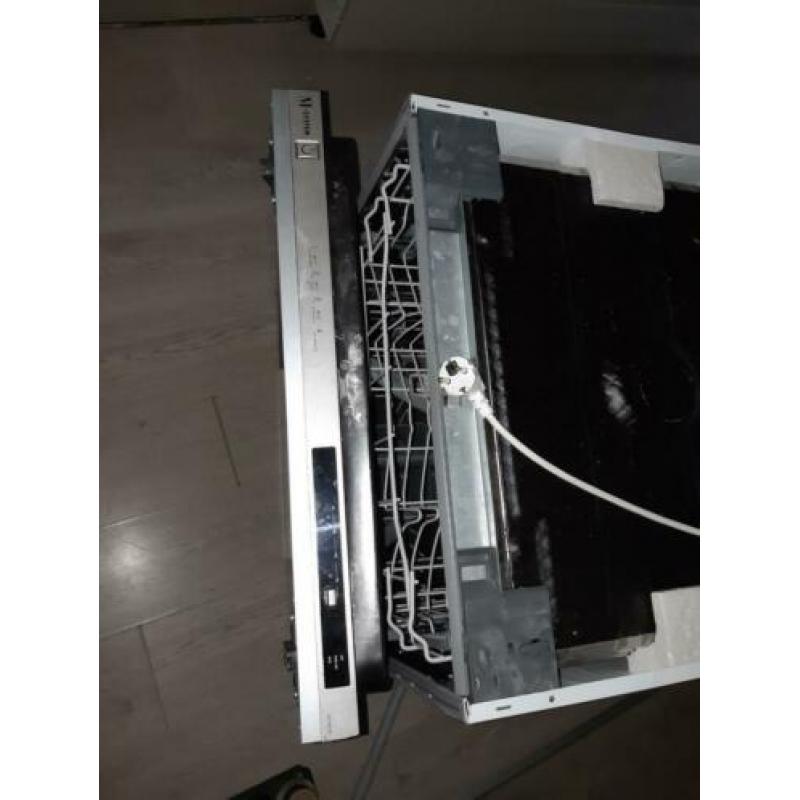 Mooie Vaatwasser van M- System met led verlichting binnenin