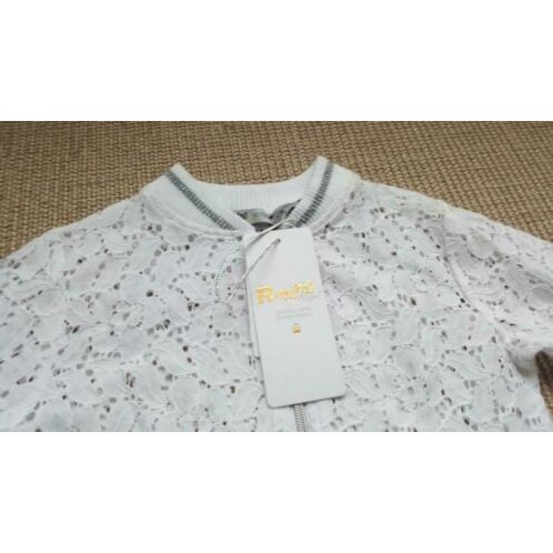 Nieuw! Wit zomervestje van Rumbl! Royal maat 116