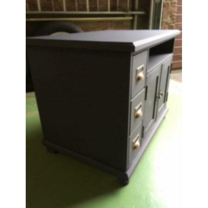 Grenen kastje, gerecycled in mat zwart
