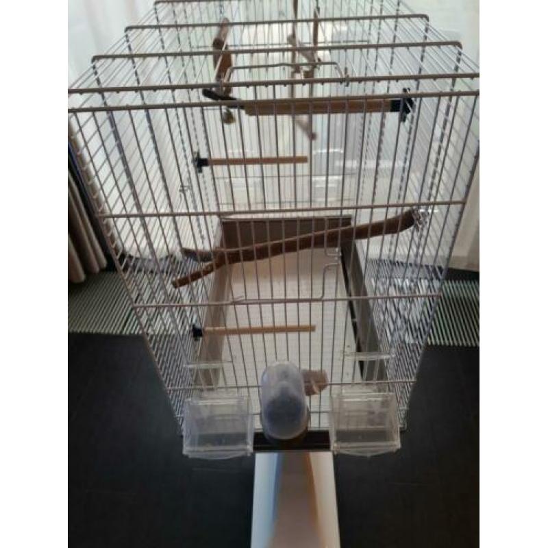 Als nieuw vogelkooi incl 4 voerbakjes en waterbakje