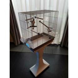 Als nieuw vogelkooi incl 4 voerbakjes en waterbakje