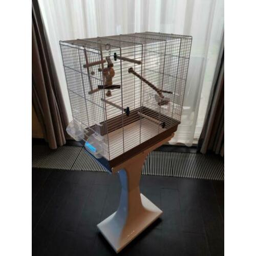Als nieuw vogelkooi incl 4 voerbakjes en waterbakje