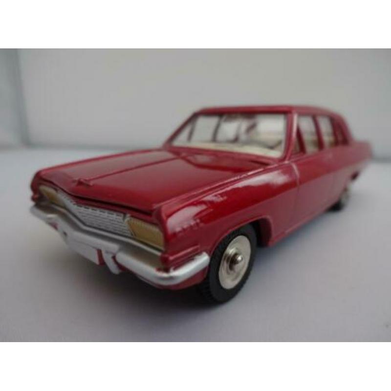 Opel Admiral Rood nr: 513 van Dinky Toys-Atlas 1/43
