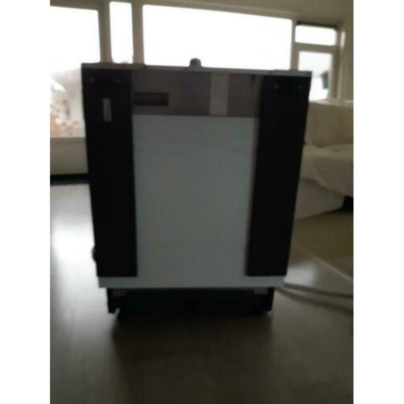 Mooie Vaatwasser van M- System met led verlichting binnenin