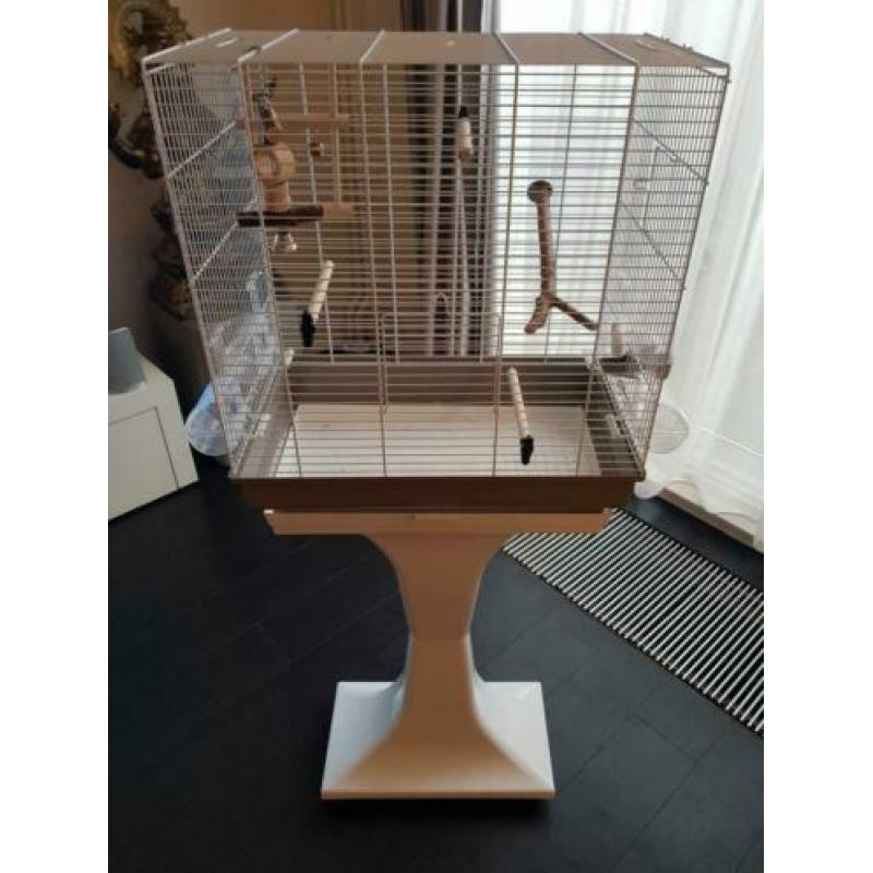 Als nieuw vogelkooi incl 4 voerbakjes en waterbakje