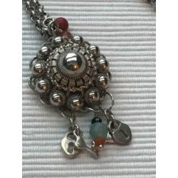 Mooie zilveren zeeuwse knoop 3cm, aan lange jasseron ketting
