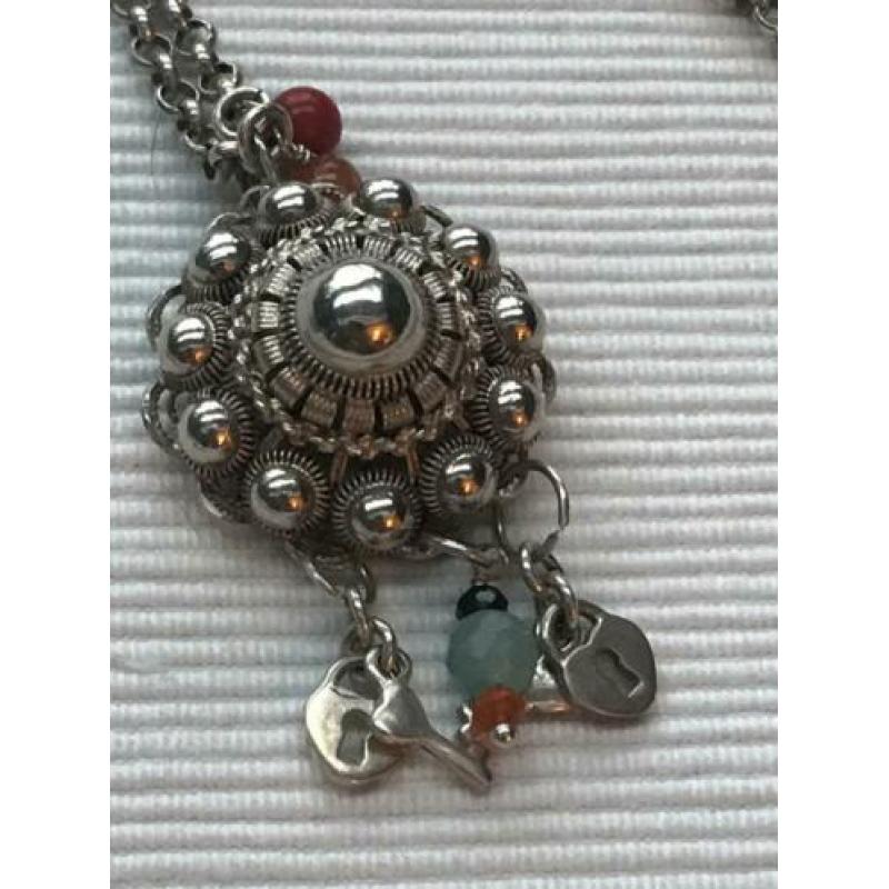 Mooie zilveren zeeuwse knoop 3cm, aan lange jasseron ketting
