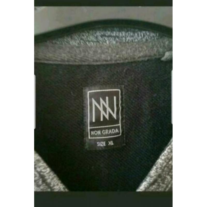 Non Grada vest maat XL
