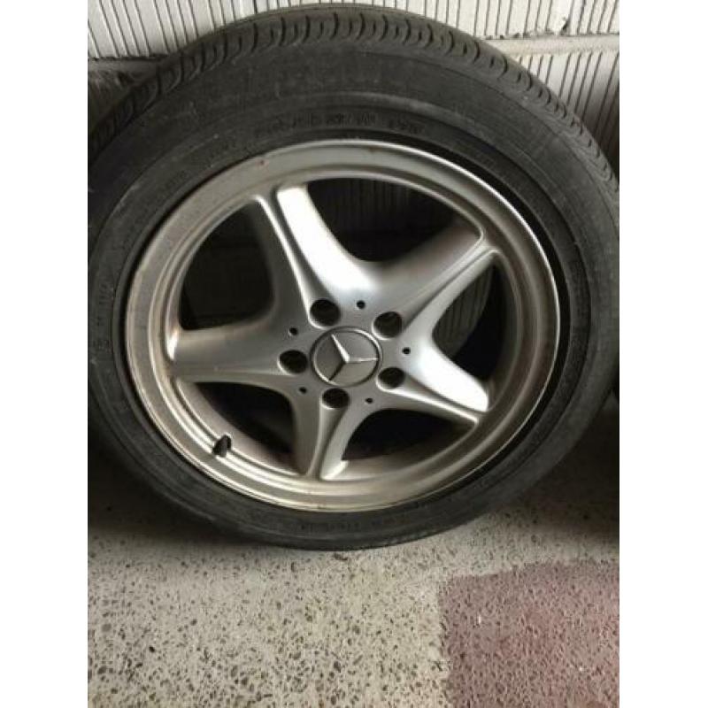 Mercedes velgen 4 met banden.Meerdere types Mercedes