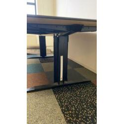 Prachtig bureau 240 x 120 in hoogte verstelbaar