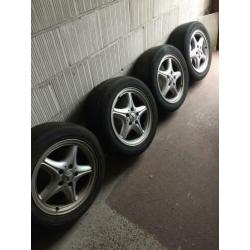 Mercedes velgen 4 met banden.Meerdere types Mercedes