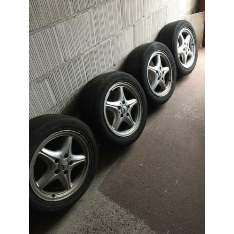 Mercedes velgen 4 met banden.Meerdere types Mercedes