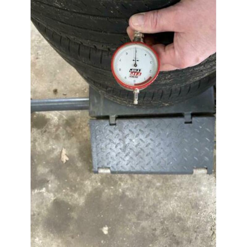 Bridgestone 225/60R18 100H