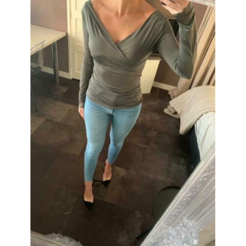 Groene MET top stretch met diepe V hals maat S nieuw!