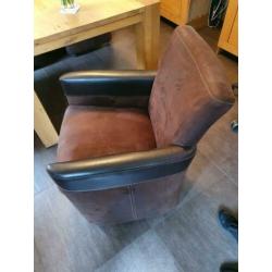 Eethoek met 4 stoelen 100x180 cm - tafel en dressoir