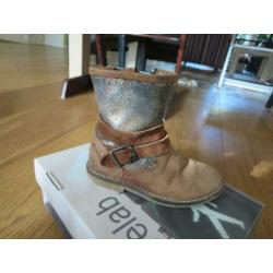 Hippe leren laarzen kleur: cognac metallic merk: develab.