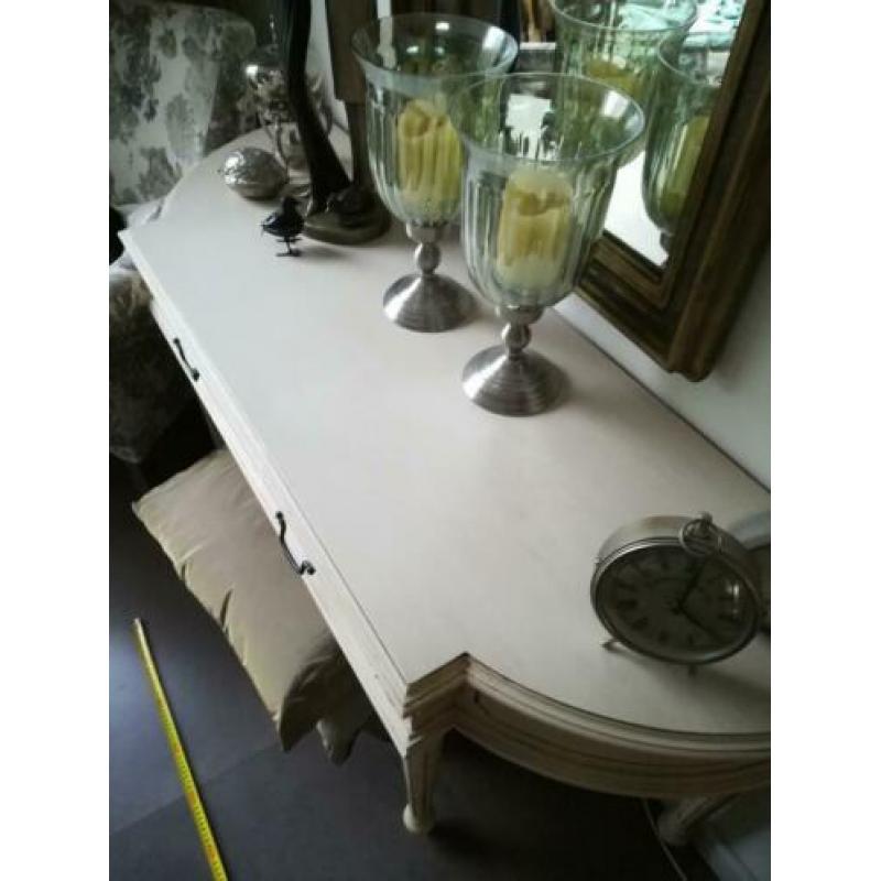 Brocante royale sidetable