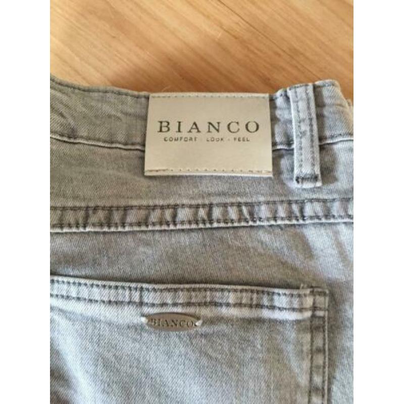 Super gave grijze spijkerbroek van het mooie merk Bianca.