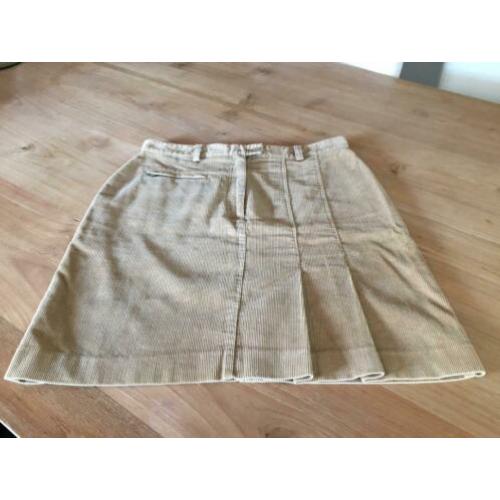 Mooie corduroy zandkleurige rok van het merk Pulls, maat 42